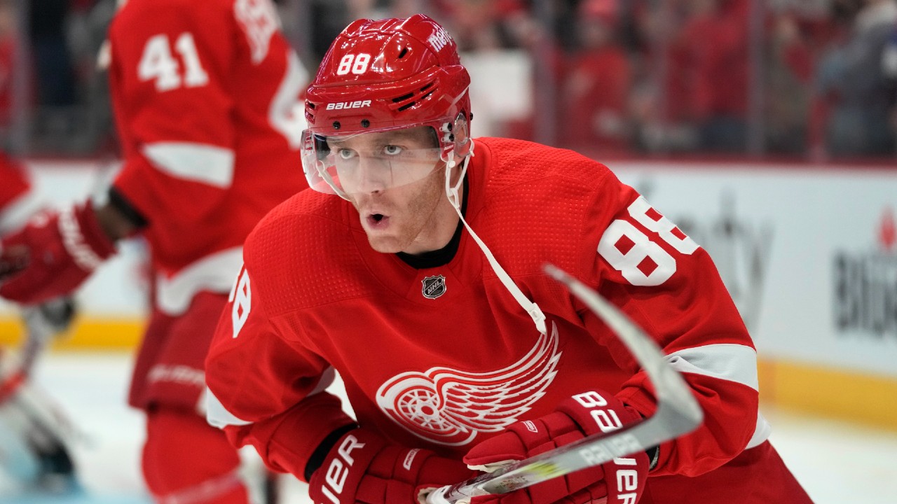 Blackhawks not thinking about reunion with Patrick Kane