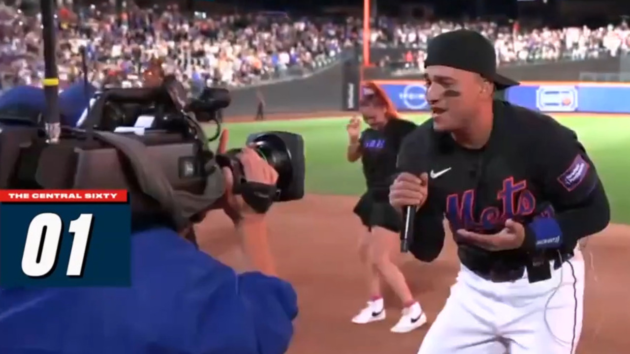 Mets’ Iglesias continues to dazzle on the diamond with mic in hand