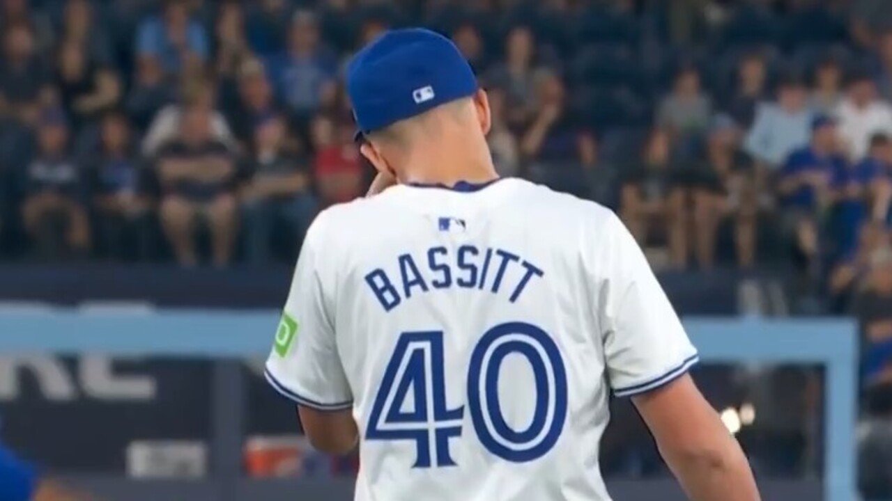 Blue Jays’ Bassitt takes comebacker to pitching arm, remains in game