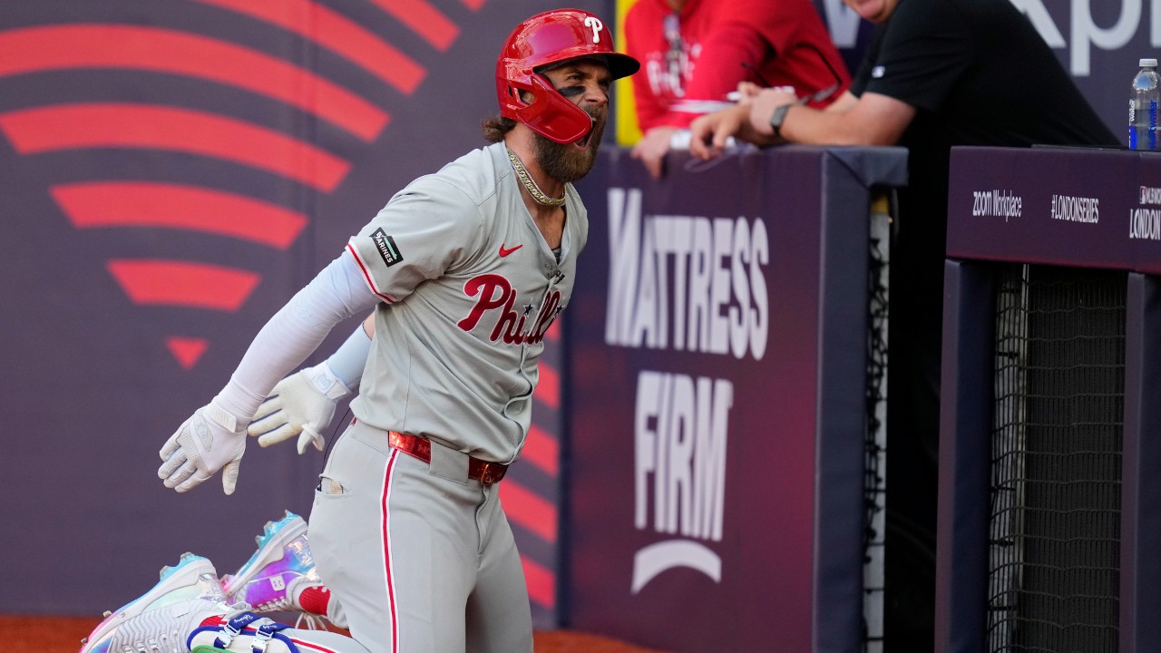 Phillies’ Harper does soccer slide after home run against Mets in London