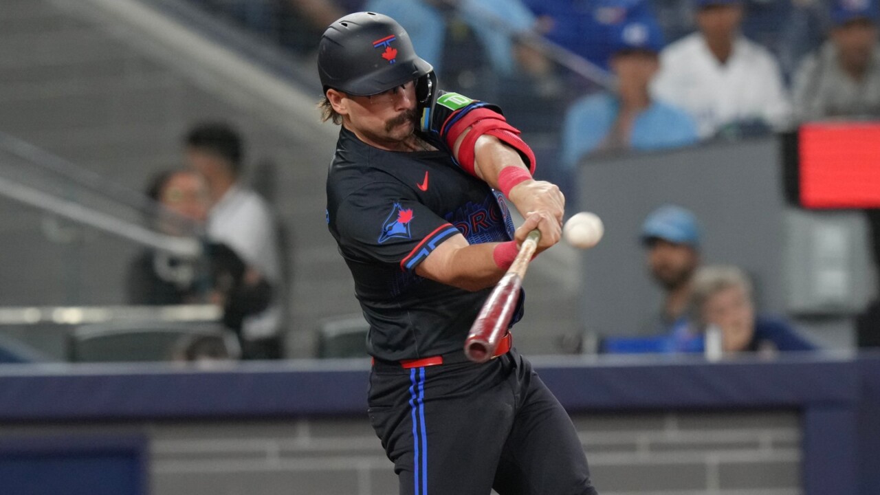 How a key adjustment fueled Schneider’s walk-off homer for Blue Jays