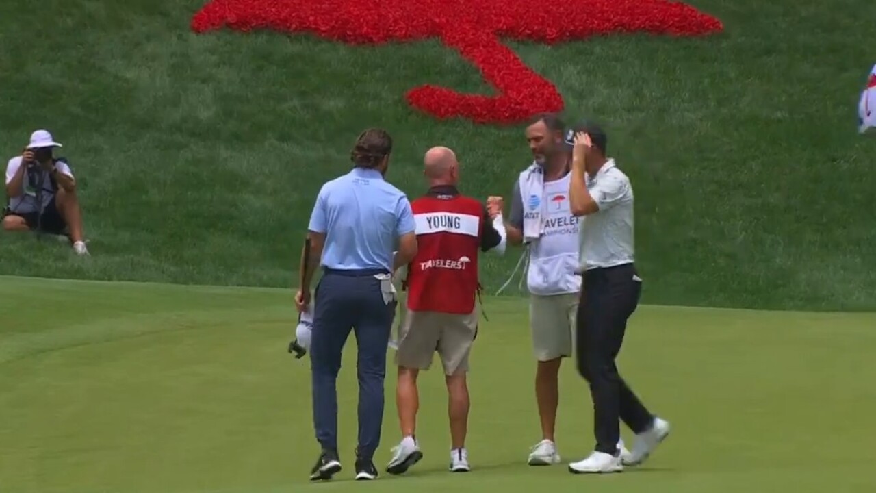 Cameron Young drains 9-footer to finish round with 59