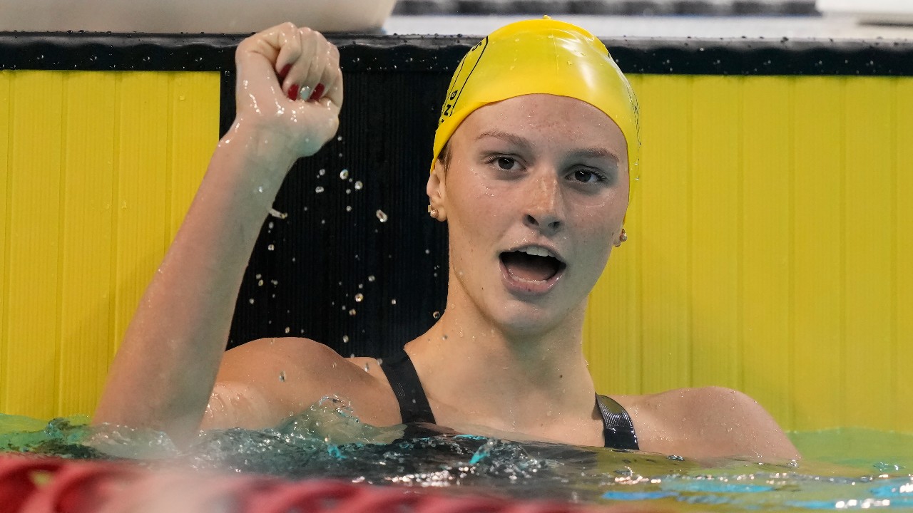 Summer McIntosh already making huge Olympic waves: ‘This kid can move’