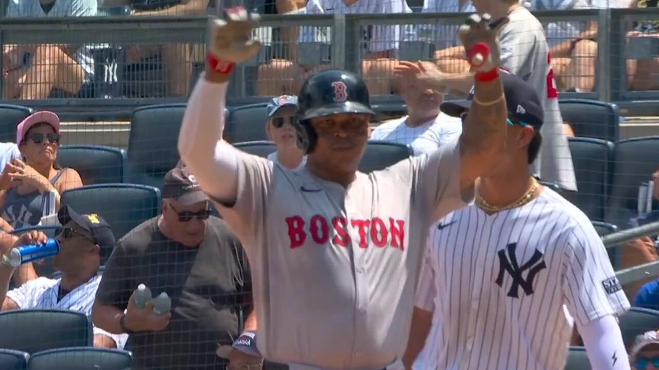 Devers connects on RBI single to record his 1000th career hit