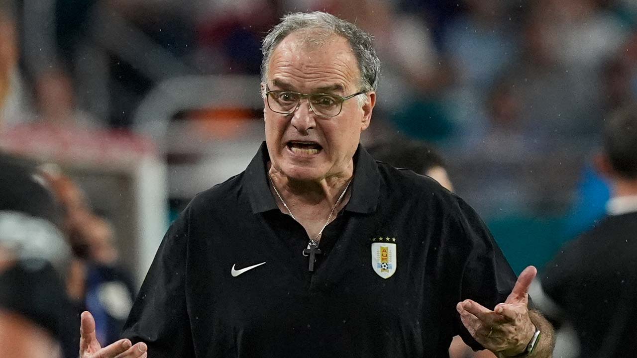 Uruguay coach says players deserve apology, not sanctions, after Copa fight