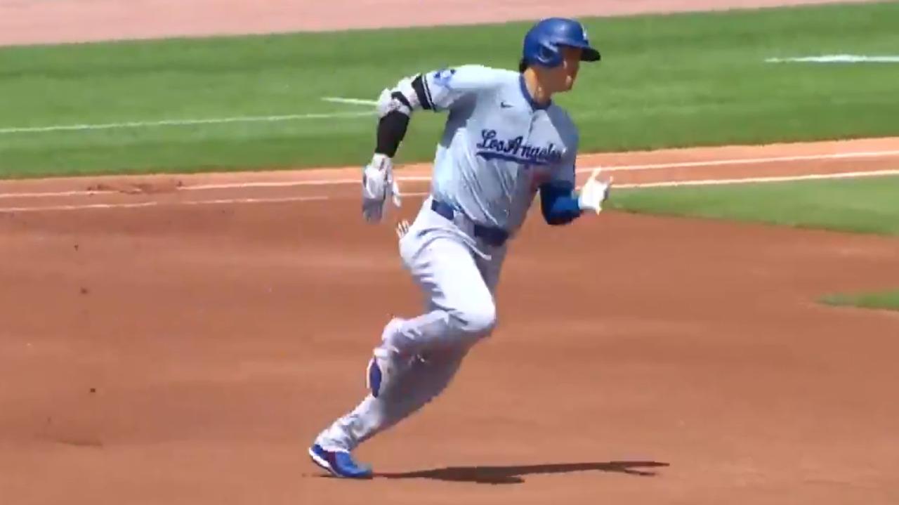 Dodgers’ Ohtani shows off speed with leadoff triple vs. Tigers