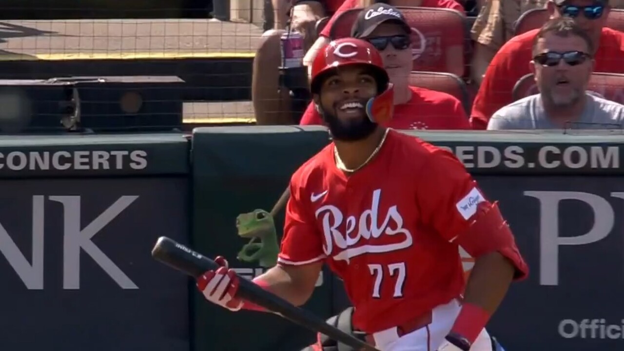 Reds’ Hinds does it again with a solo homer vs. Marlins