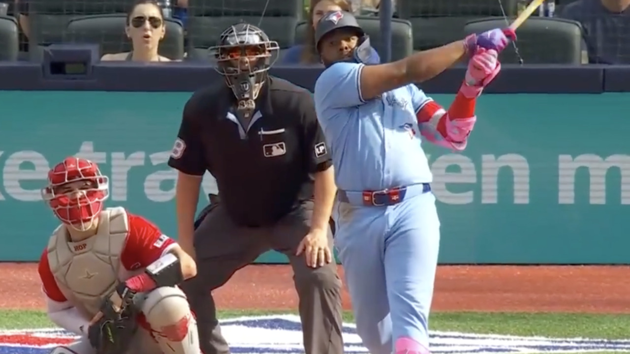 Blue Jays’ Guerrero Jr. smokes line drive homer to centre field