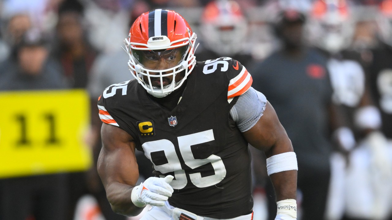 Browns’ Myles Garrett plans to play through injury against Giants