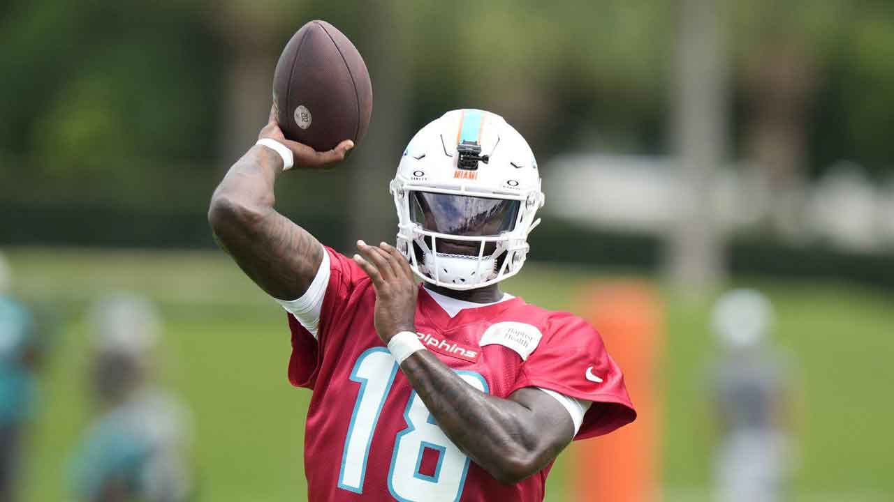 Tyler Huntley will start at quarterback for Dolphins against Titans