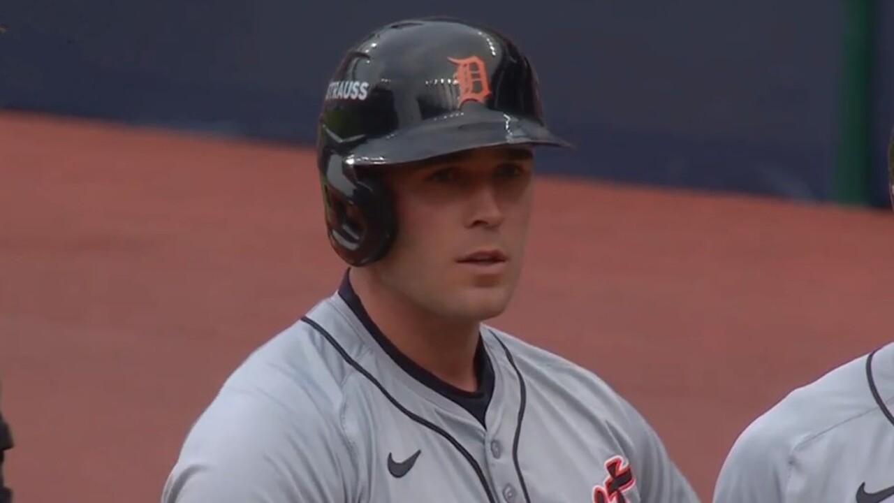 Hobbled Carpenter delivers big pinch-hit RBI single for Tigers