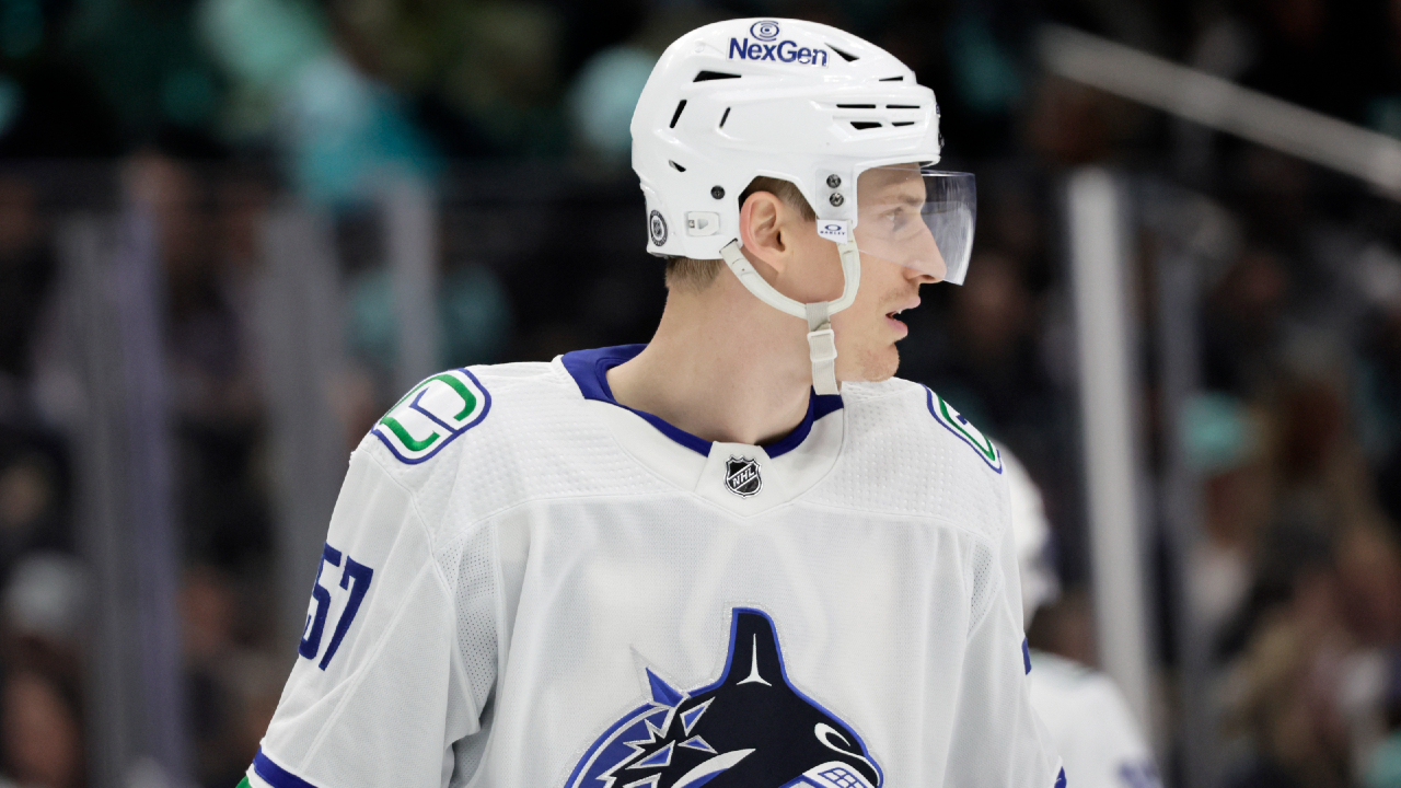 Canucks’ Myers exits game vs. Flyers with undisclosed injury