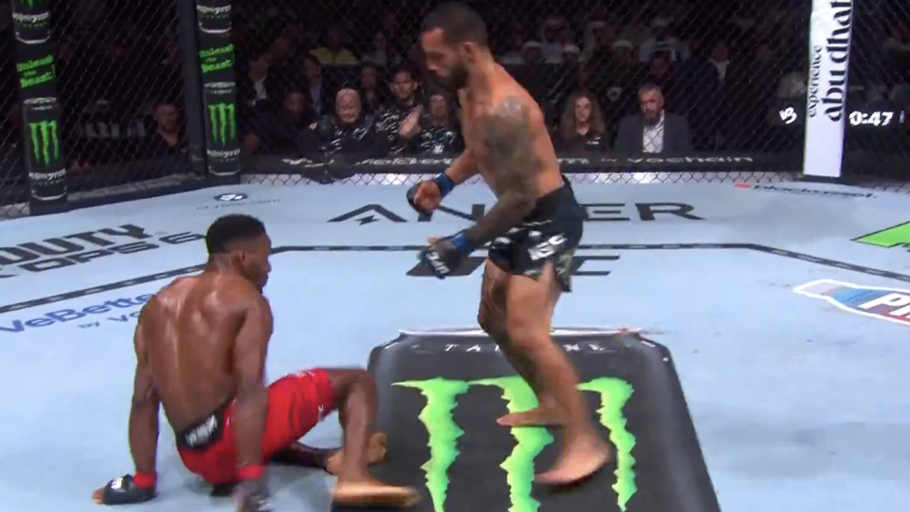 Ige drops Murphy with vicious left hook before end of first round