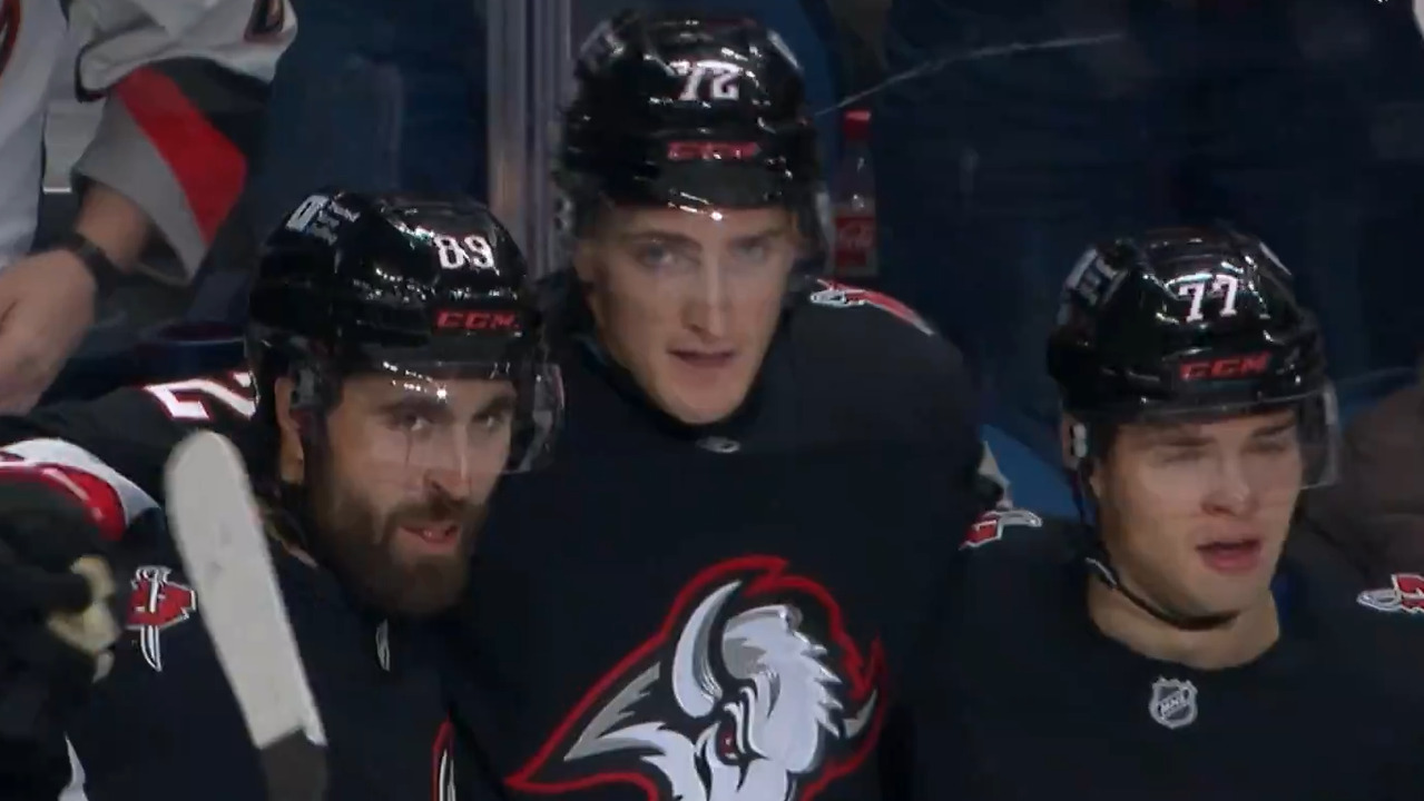 Sabres set up Thompson goal with tic-tac-toe passing after broken play