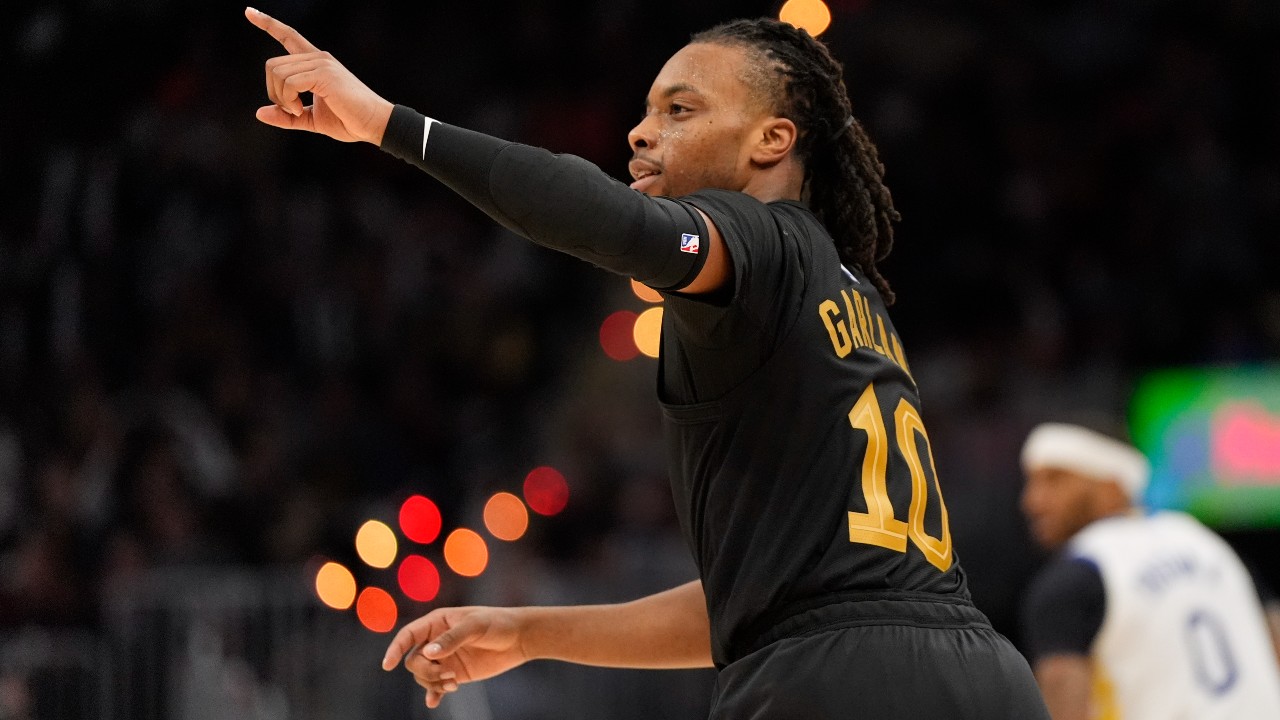 Cavaliers lead by 41 at halftime and rout Warriors, improve to 10-0