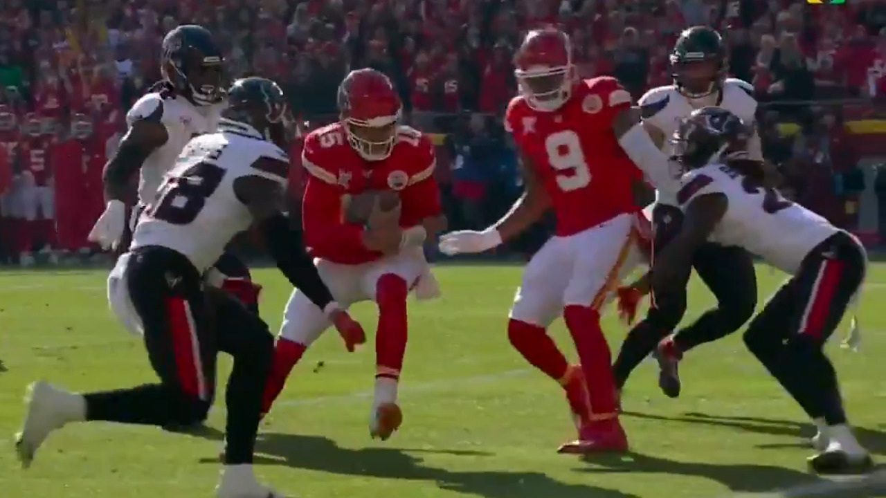 Gotta See It: Chiefs’ Mahomes rushes for 15-yard score amid injury concerns