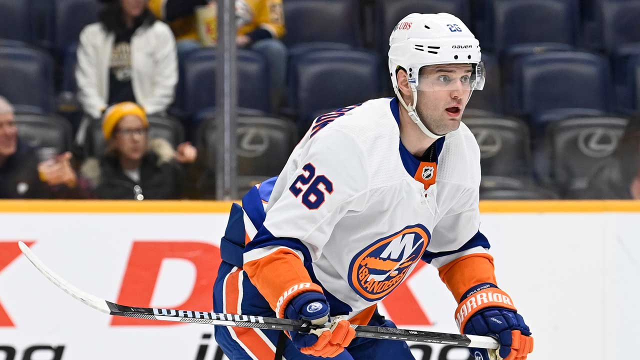 Bruins claim forward Oliver Wahlstrom off waivers from Islanders