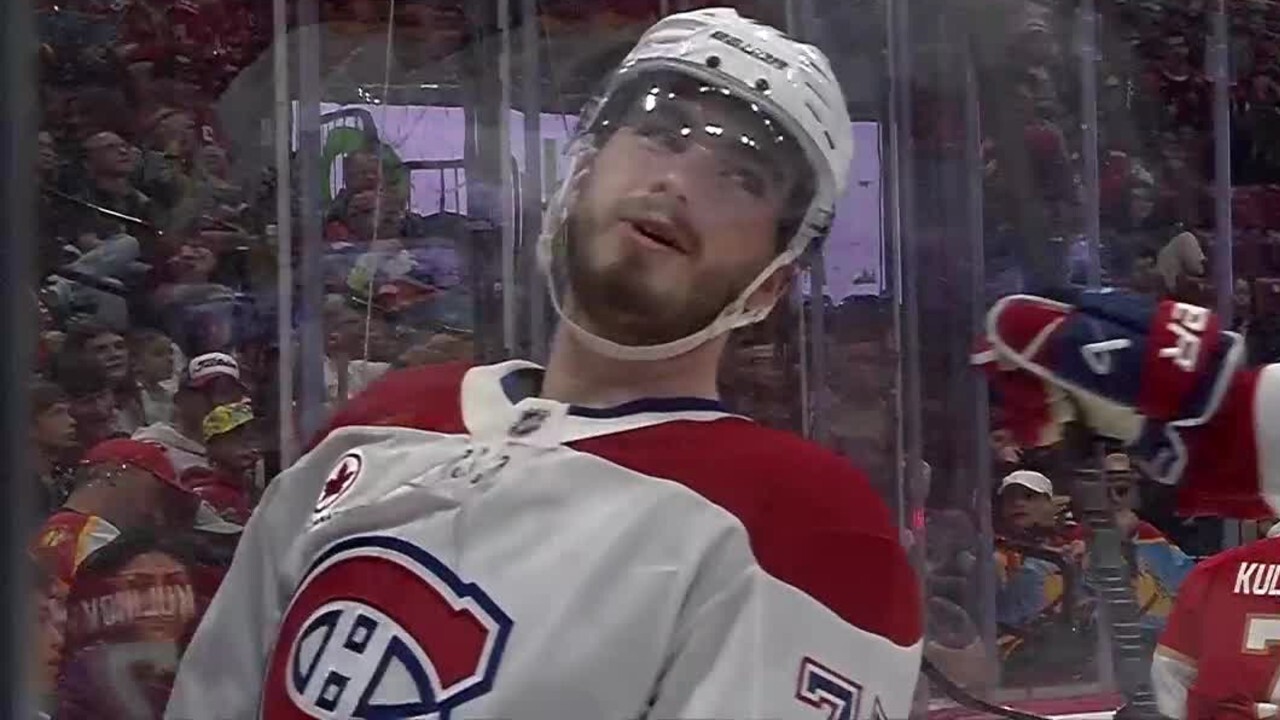 Canadiens’ Dach redirects puck off skate to score off passing play