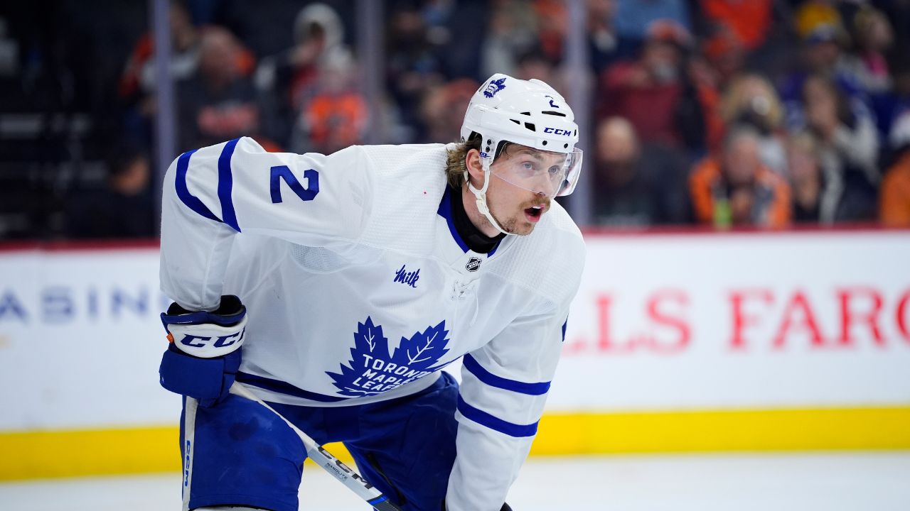 Maple Leafs to bench defenceman Simon Benoit vs. Canadiens