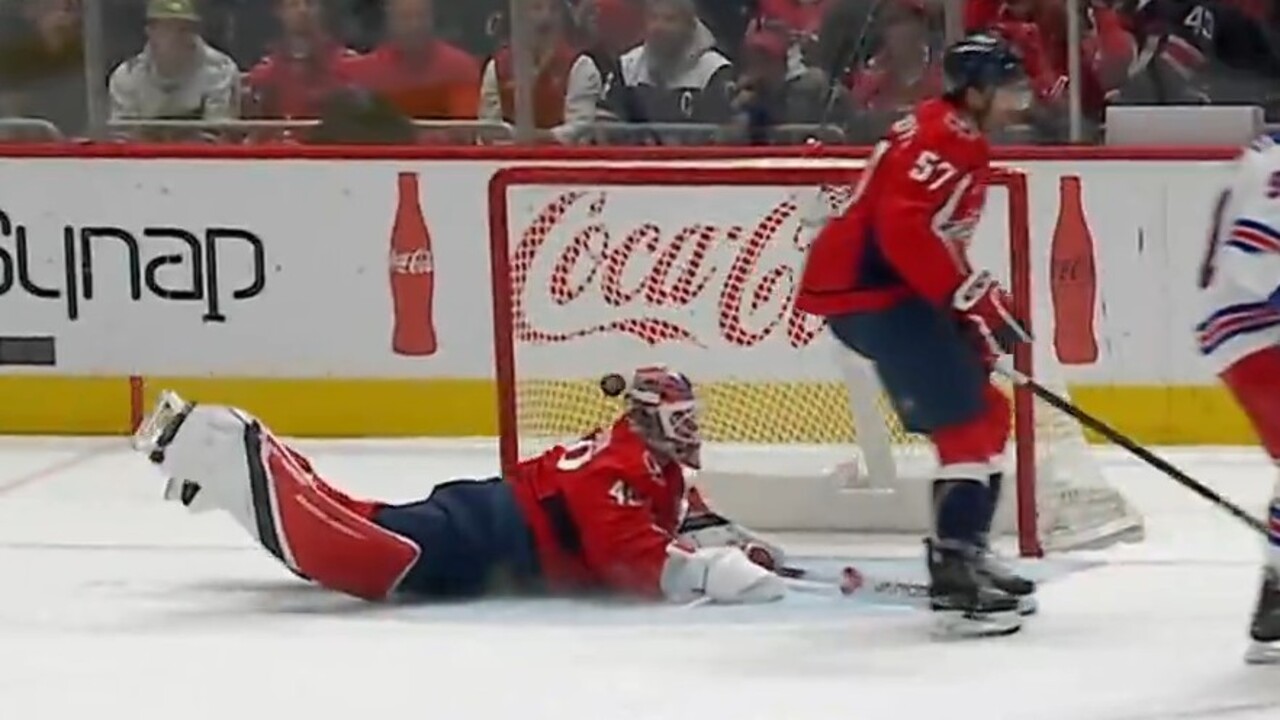 Thompson’s misplay gifts Rangers’ Kreider a wide-open net